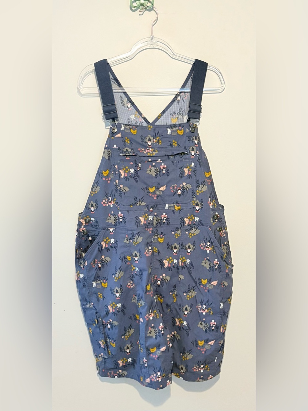 Duluth heirloom gardening short overalls in garden gnome print - Picture 2 of 7